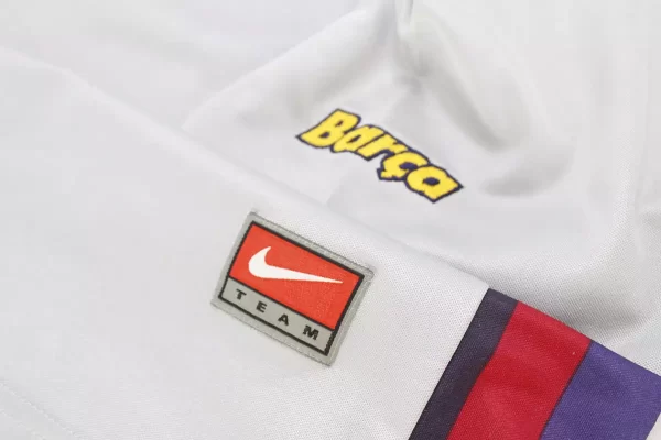 Barcelona 2000/01 Away