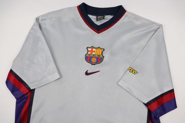 Barcelona 2000/01 Away