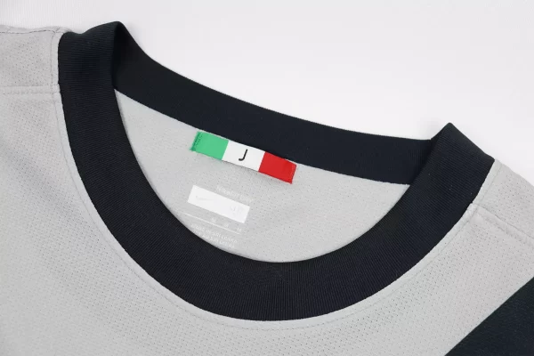 Juventus 2009/10 Away